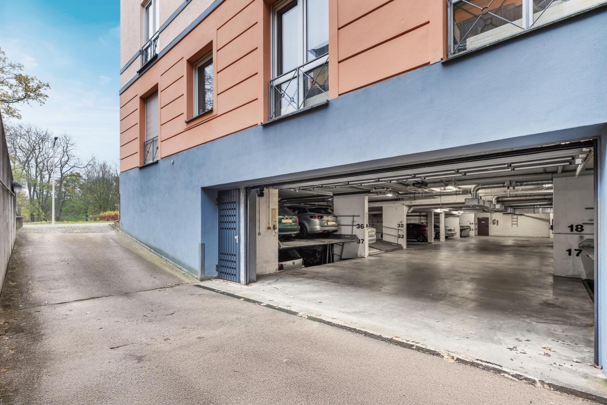 Edler Wohnraum Schwanenteich-Oase Mit Balkon, Kaffeevollautomat, Lift & Parkplatz Apartment Цвикау Екстериор снимка